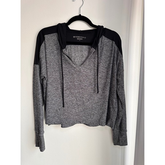 Beyond Yoga Tops - Beyond Yoga Cropped Hoodie Gray Black Thumbhole Long Sleeve Athletic Women's S